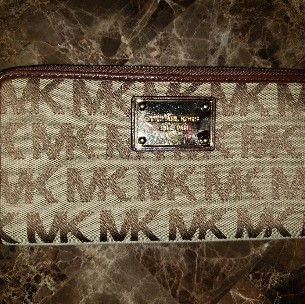 Michael kors wallet